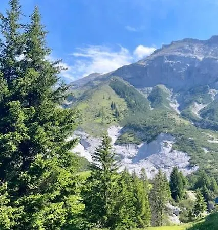 Mountain Retreat With Nordic Hotpot Near Caumasee Appartement