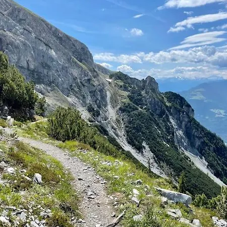 Mountain Retreat With Nordic Hotpot Near Caumasee 公寓 弗利姆斯